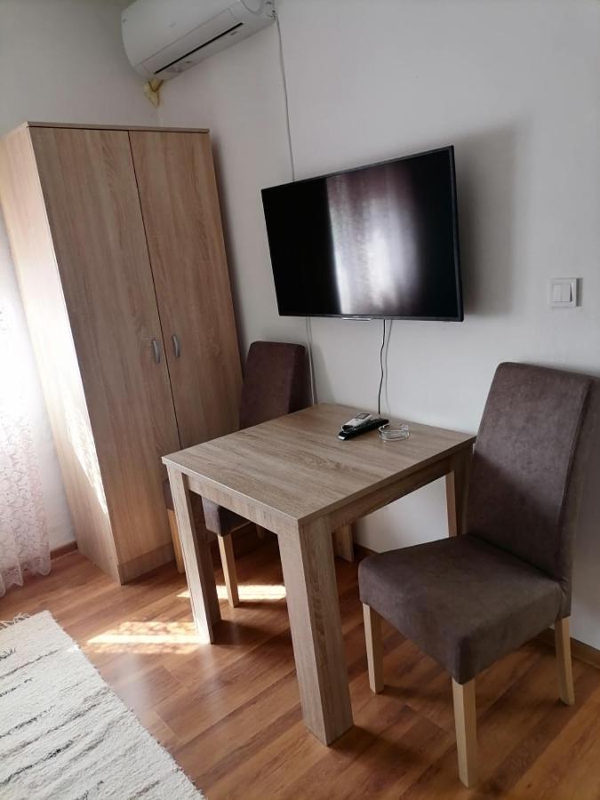 Apartmani 15 Τσέτινιε Εξωτερικό φωτογραφία
