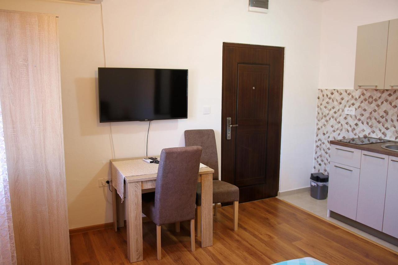 Apartmani 15 Τσέτινιε Εξωτερικό φωτογραφία